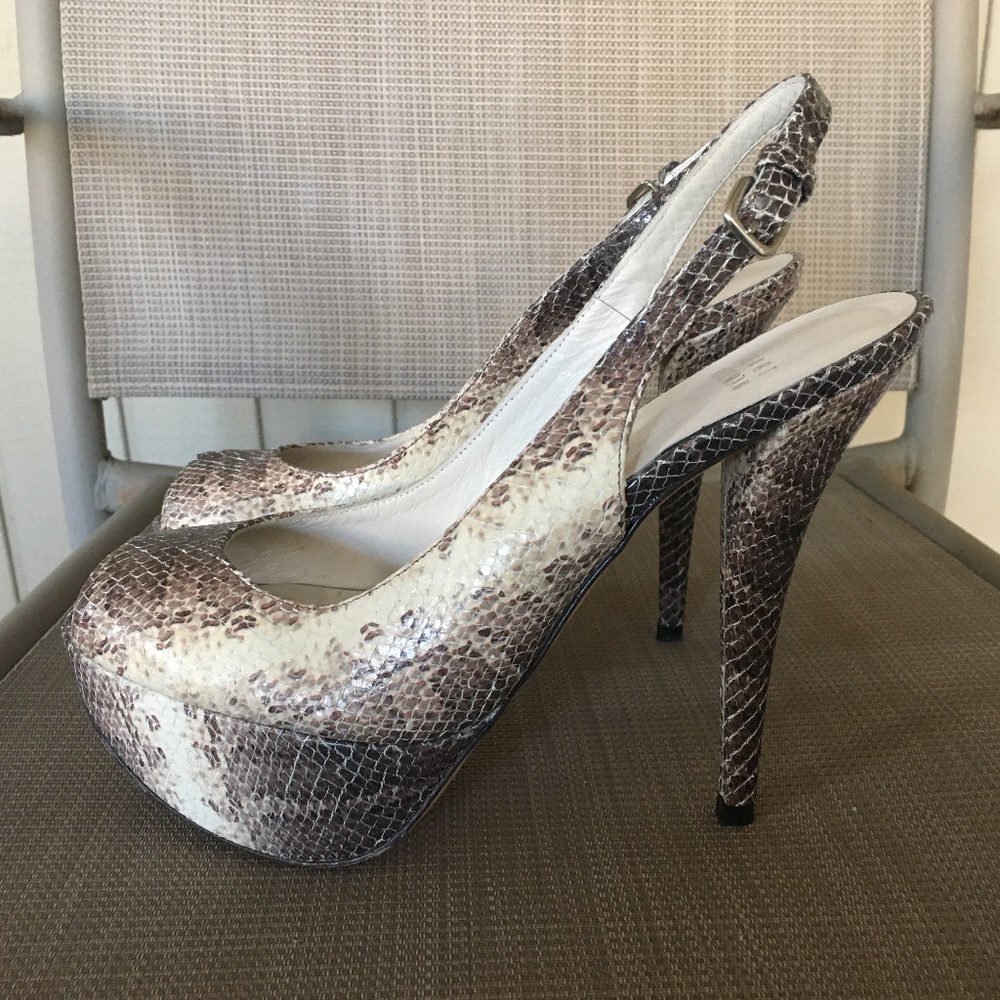 STUART WEITZMAN VEVEY Snake Platform Heels EUC